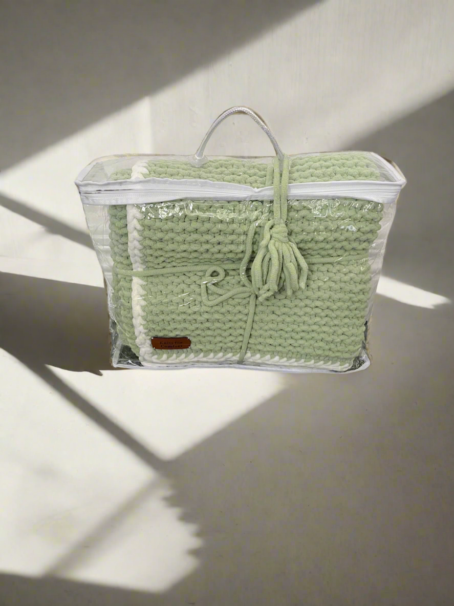 Green baby blanket 84x94 cm