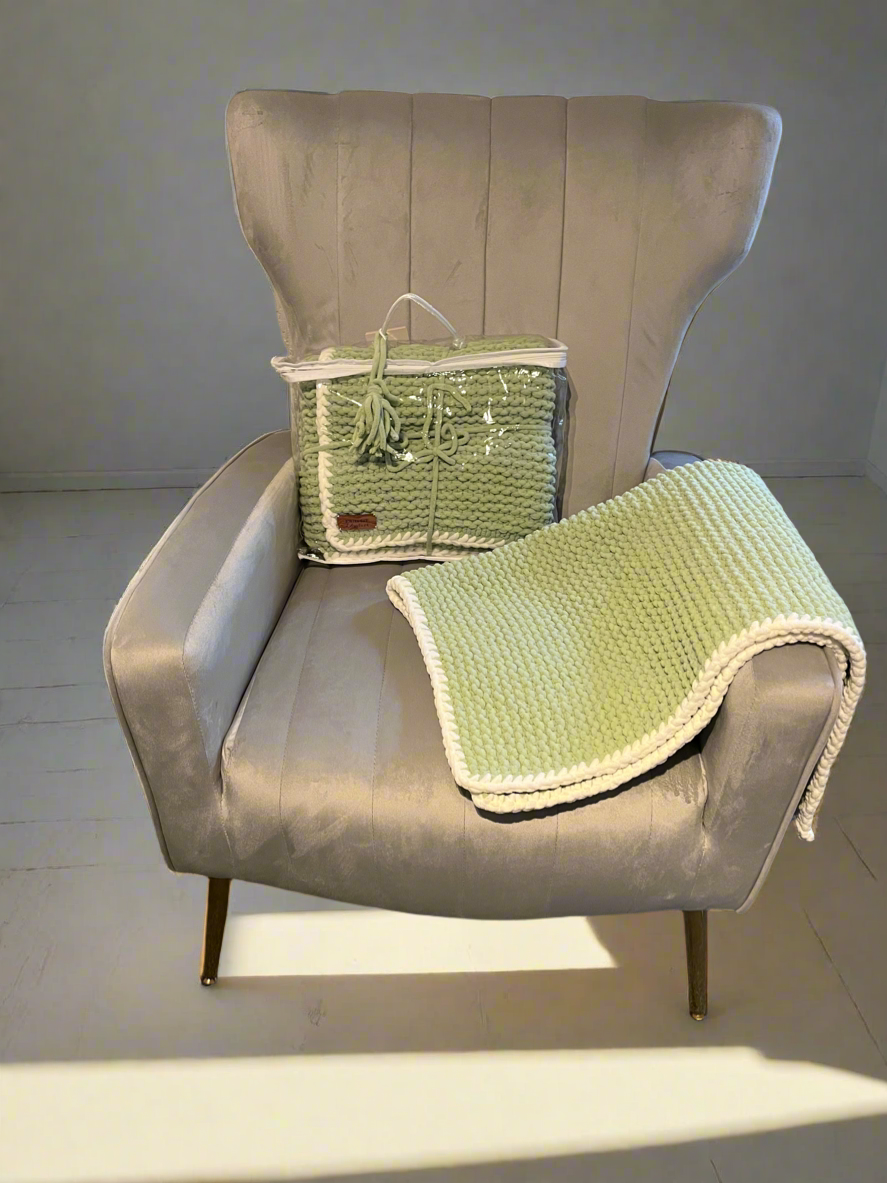 Green baby blanket 84x94 cm