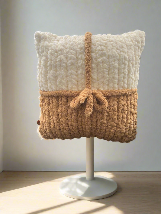 Handmade chunky knit Cushion 40x40cm