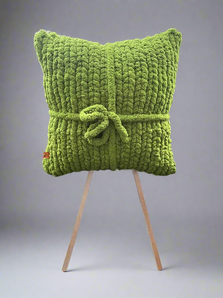 Handmade chunky knit Cushion 40x40cm